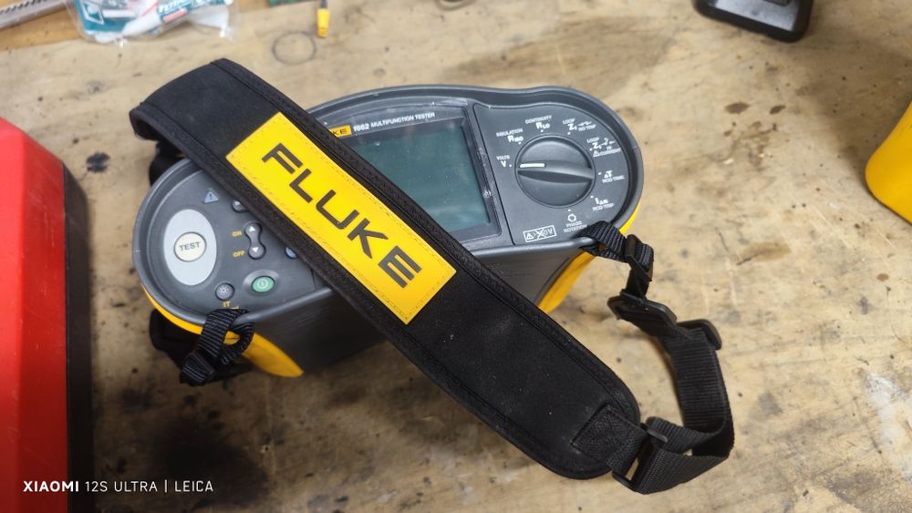 Мултитестер Fluke 1662