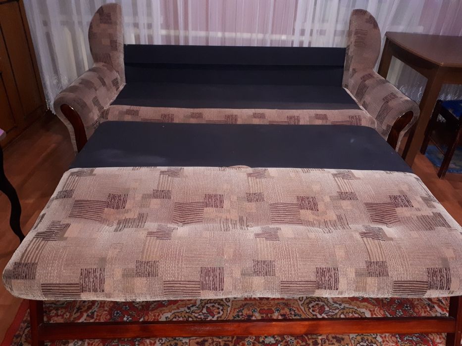 Продам мягкий уголок. Диван и 2 кресла.