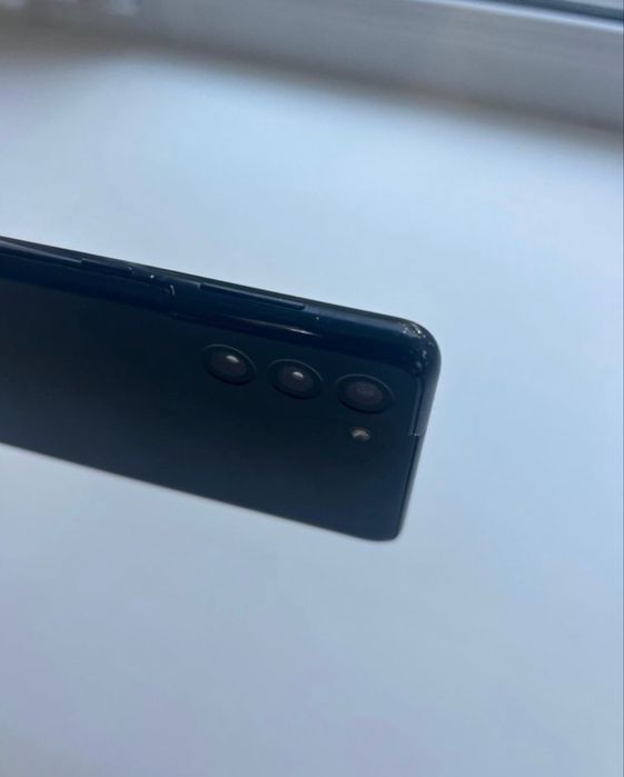 срочно продаю Samsung S21 plus 5G