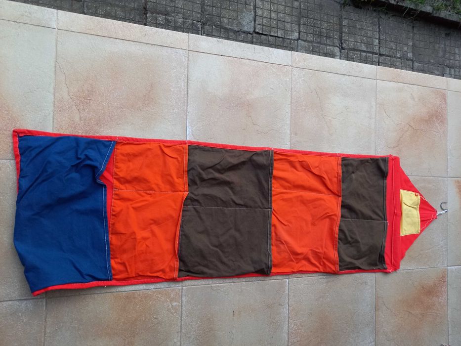 Закачалка с джобове и закачалки-щипки- 2 бр. за 10 лв.