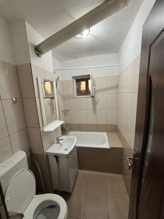 Vand Apartment 3 camere, Complexul studențesc, centrală proprie.
