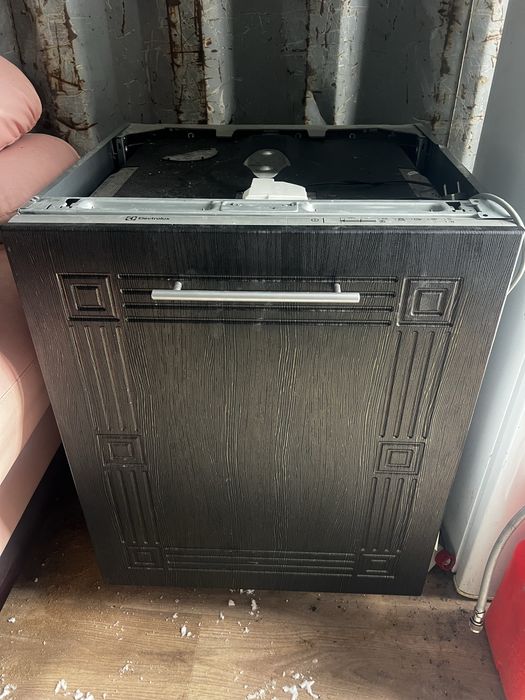 Продам посудомоечную машину