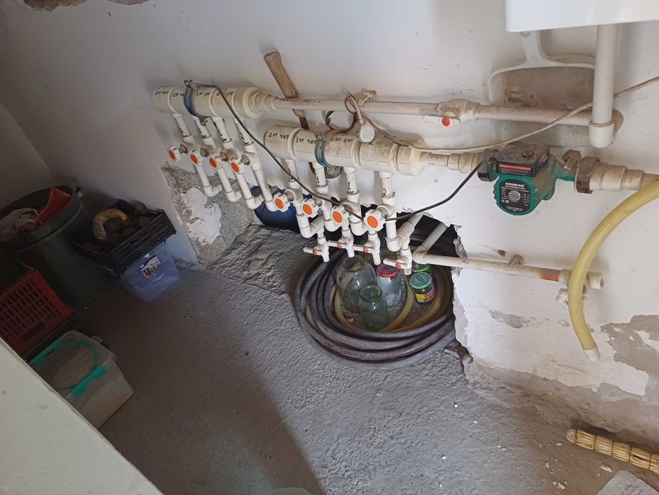 Шофирконда 3 хоналик квартира сотилади.