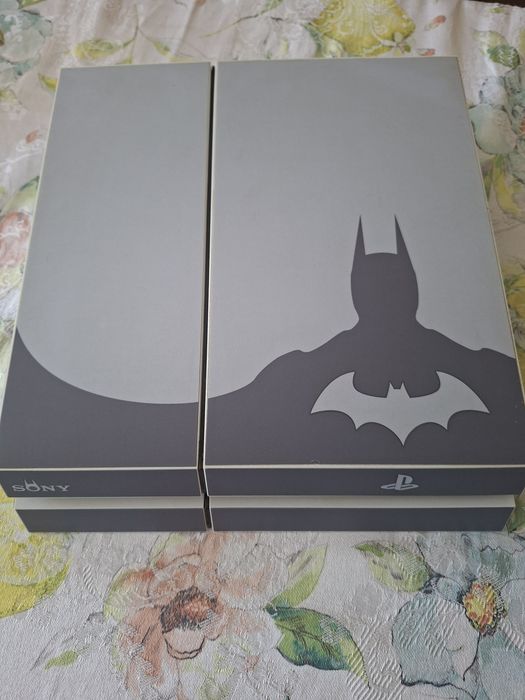 Playstation 4 500GB Batman Edition + два джойстика
