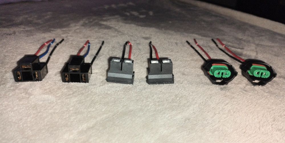 Set 2 mufe / Soclu pentru becuri H 11 , H 7 si H 4