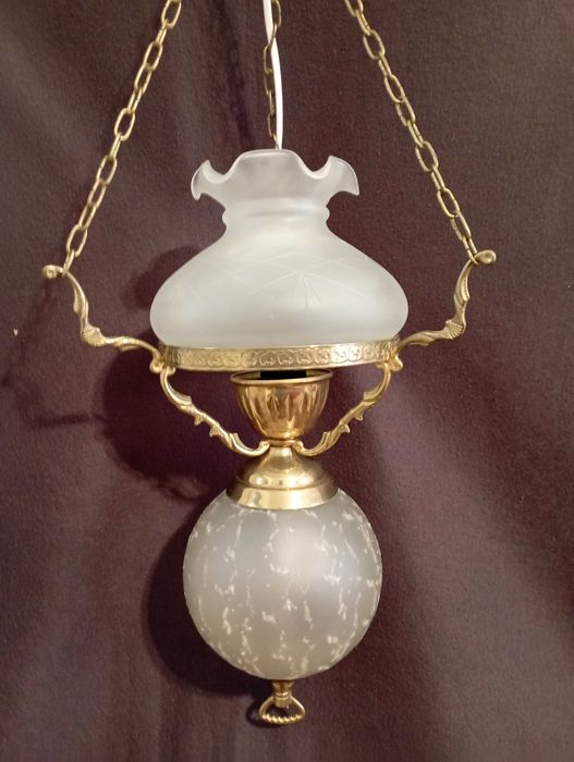 Старинни барокови полилеи със стъклени абажури