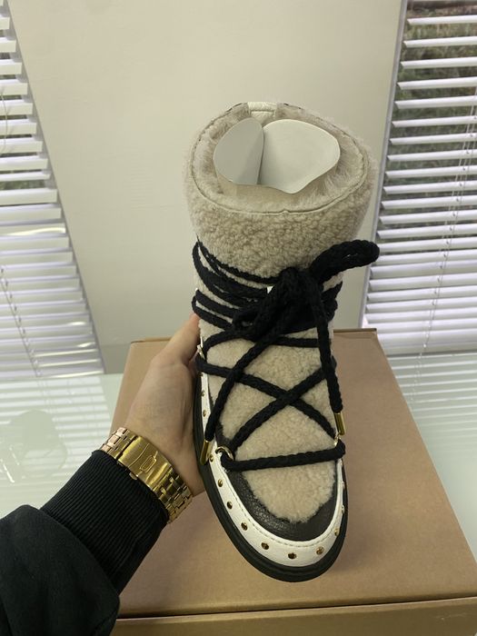 Ghete Inuikii din blana naturala.