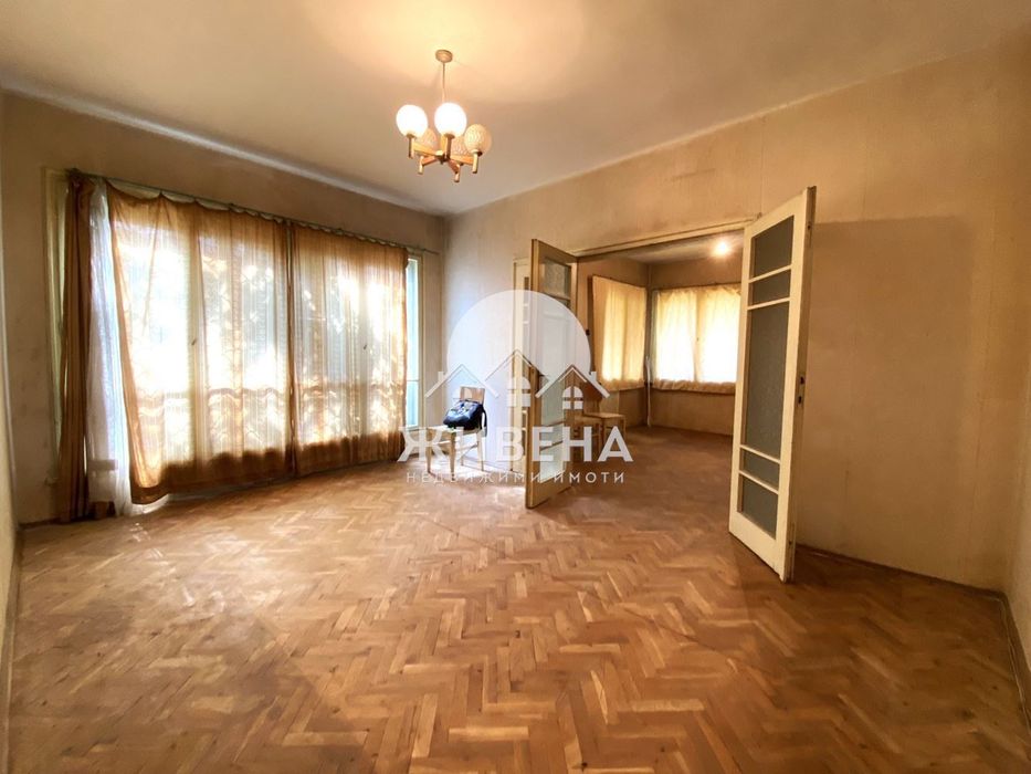 Продава се Тристаен апартамент в Варна, ВИНС - 115 кв.м за 2600 €/кв.м - Снимка #1