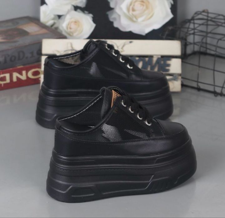 Кроссовки летние