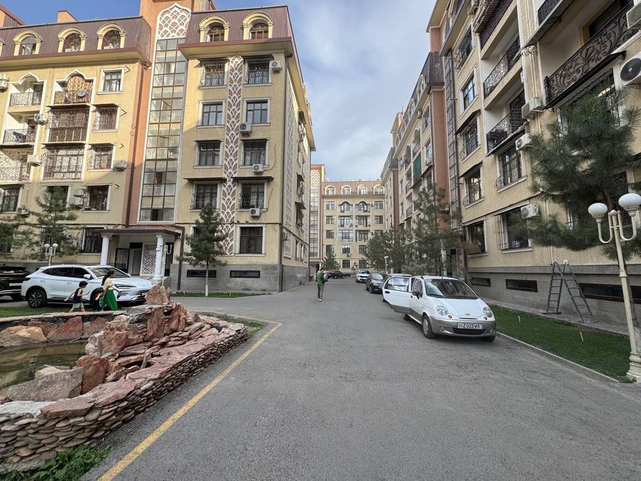 Шохсарой ресторан олдида новостройка