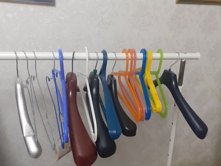 Вешалки для гардероба