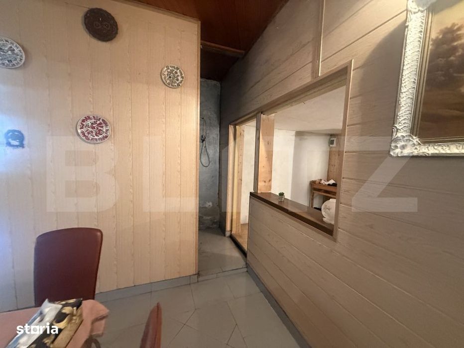 Casa spatioasa, 294 mp, 1.692 mp teren, garaj, terasa si gradina – V