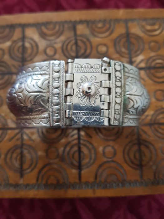 СТАРИННА УНИКАТ Сребърна гривна