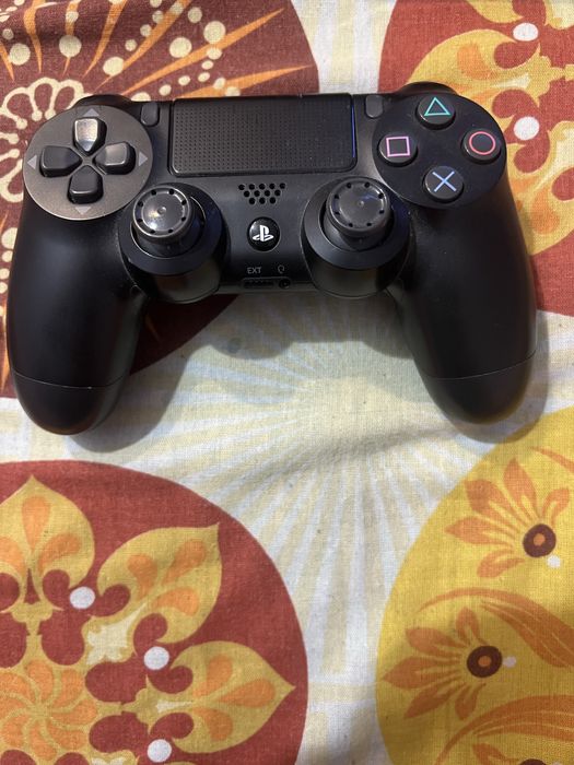 Vand PS4 Slim varianta de 1Tb (necesita hard disk)