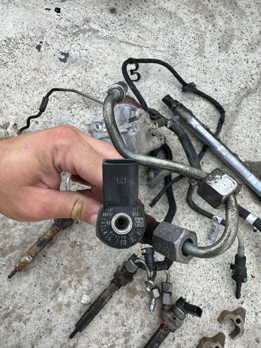 Помпа дюзи BMW N47 2.0d 184кс горивна система бмв н47 2.0д ф10 е90 ф30