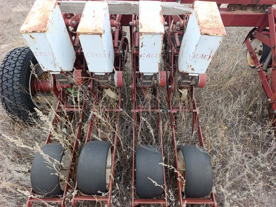 Сеялка овощная Клен 4,2