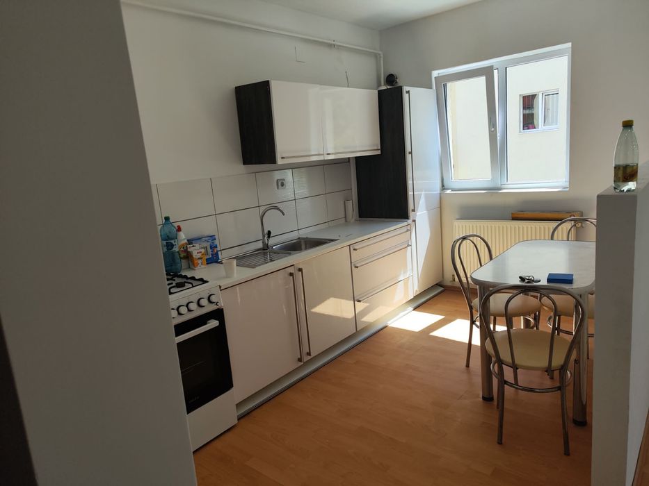 Închiriez apartament
