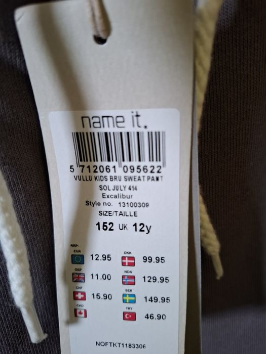 Pantaloni trening noi