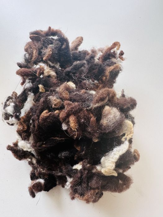 Lână Merinos 24–26 Microni – Albă și Mix Natural | Pentru Fire, Tricotat, Pilote și Produse Premium