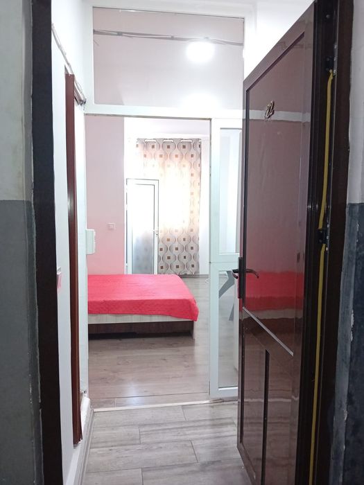 Ofer spre inchiriere garsoniera  zona Zahana