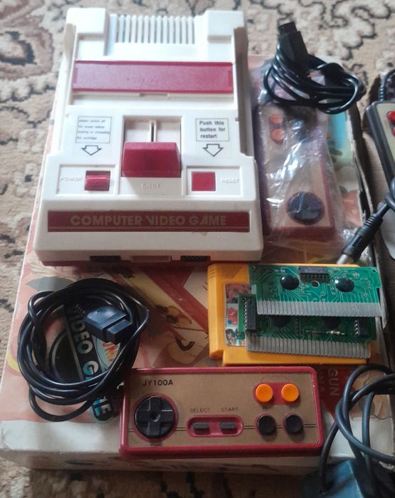 Игровая Приставка Дэнди 2 штуки