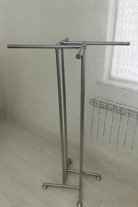 Столик и вешалки