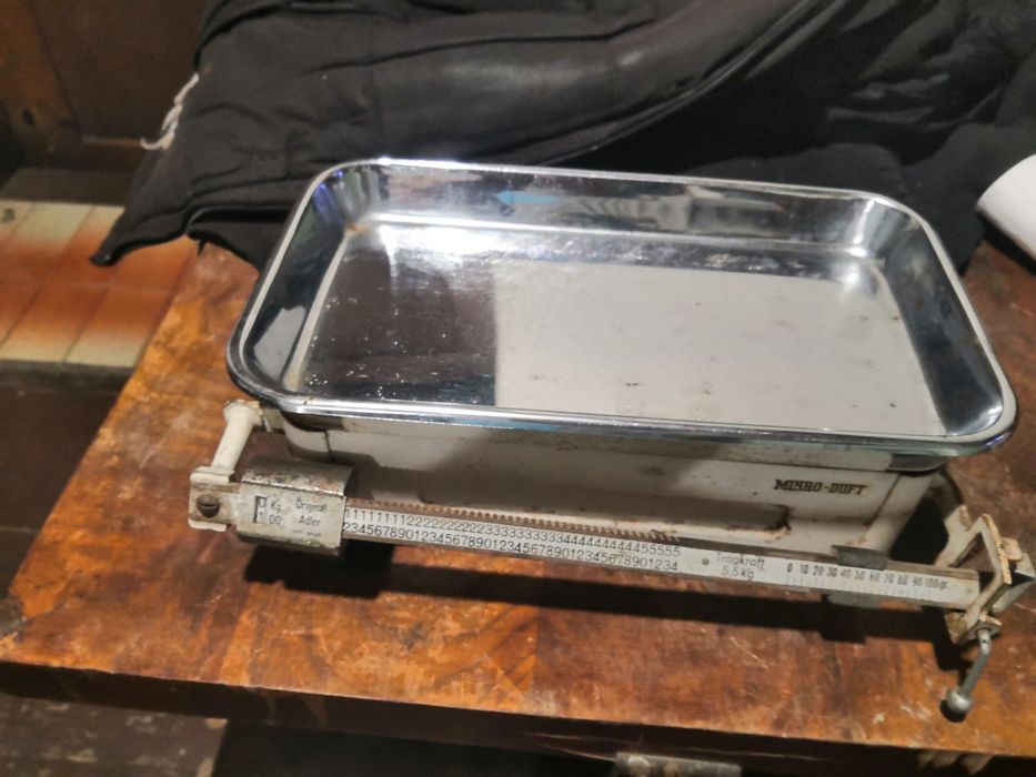 Стара метална везна