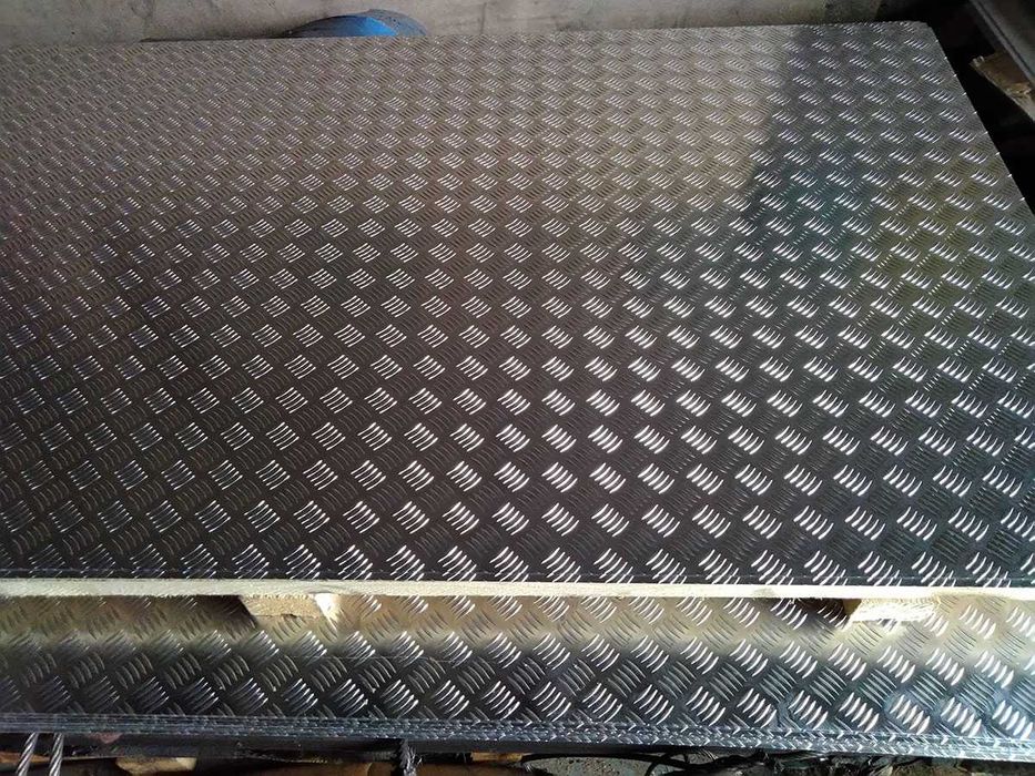 Листы для обшивки и пола