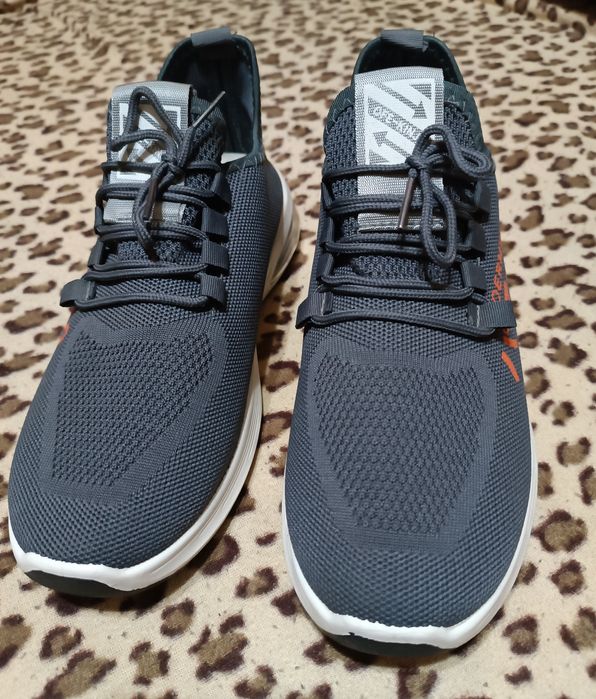 Сетчатые фирменные кроссовки