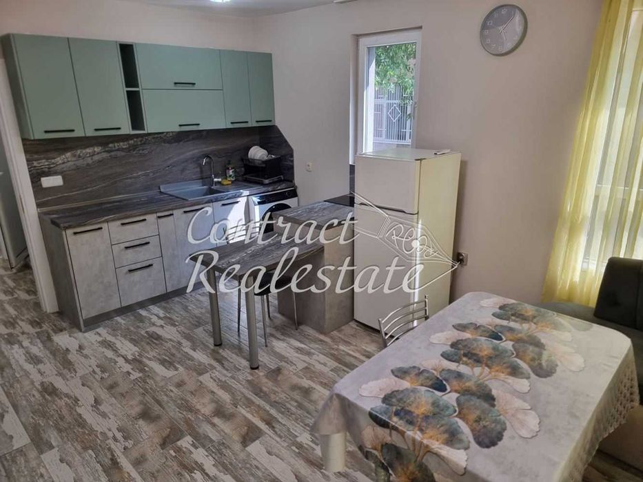 Страхотен Двустаен Обзаведен Колхозен  пазар !