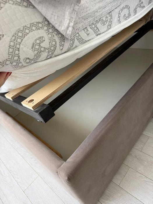 Кровать спальная