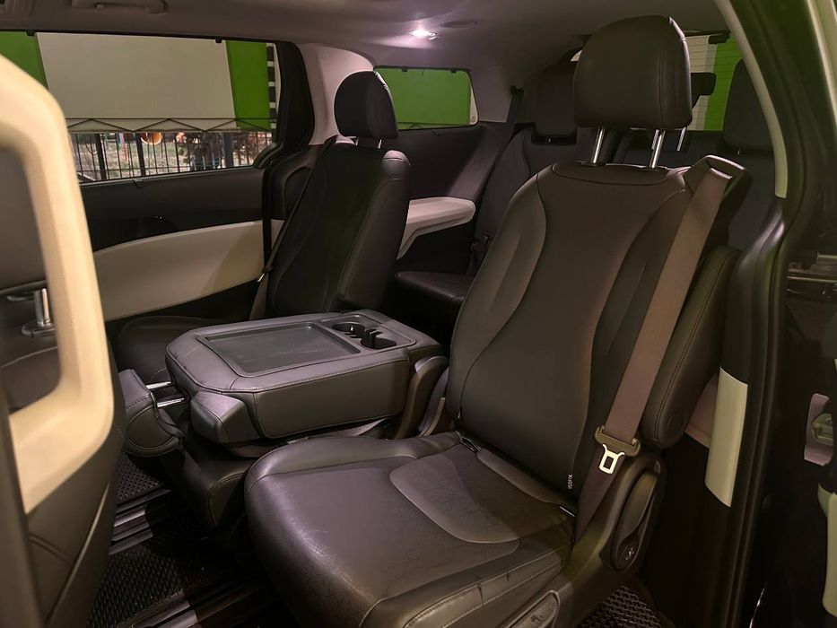 Продаётся Kia Carnival