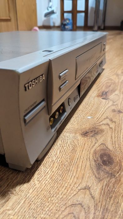 Video Casette Recorder Toshiba model V-721EG