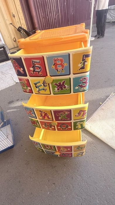 тумбочка для одежд