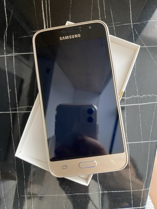 Продается Самсунг J1