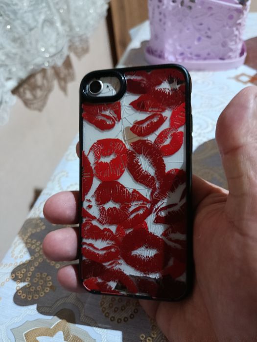 Продам айфон 8 батарея держит 12часов