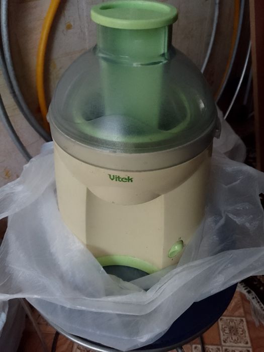 Соковыжималка Vitek, посуда