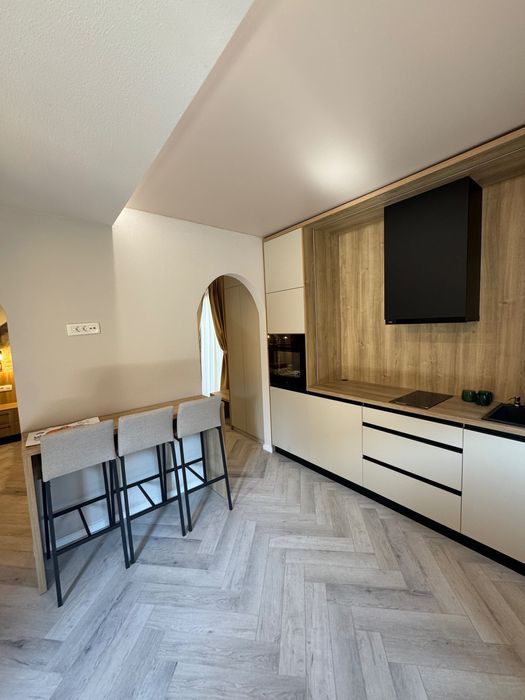 Inchiriez apartament cu o camera, in casa, acces la curte.