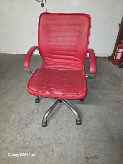 Офис шкафове и столове