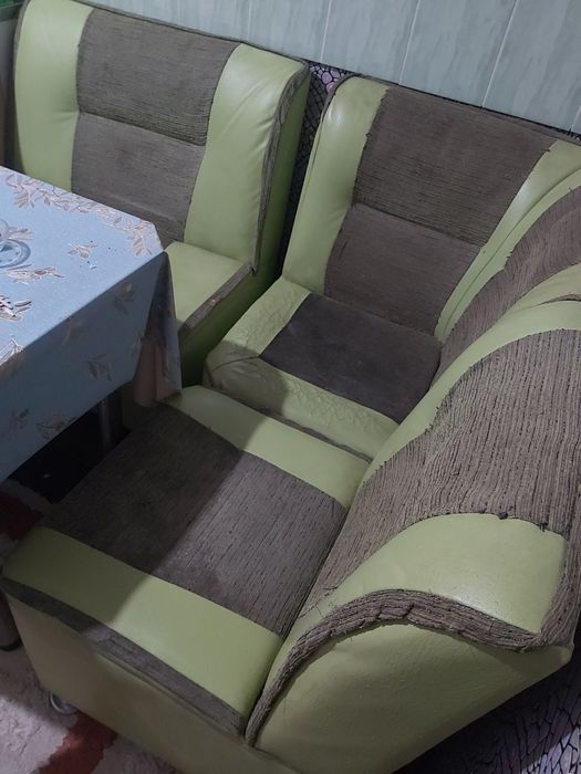 Срочно продаётся аквариум дёшево! 80х60х7 см.