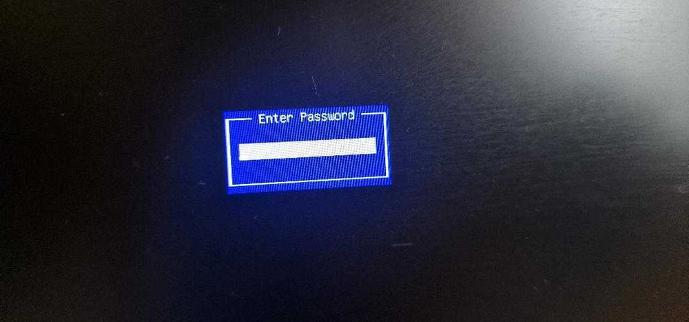 Laptop UNOWHY Y13 parolat pe bios