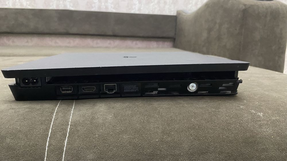 Продам PlayStation 4 Slim 1тр память