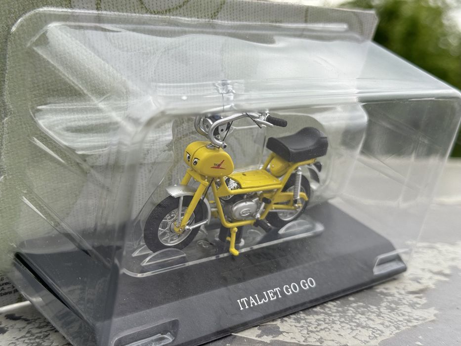 Machete motorete scara 1:18