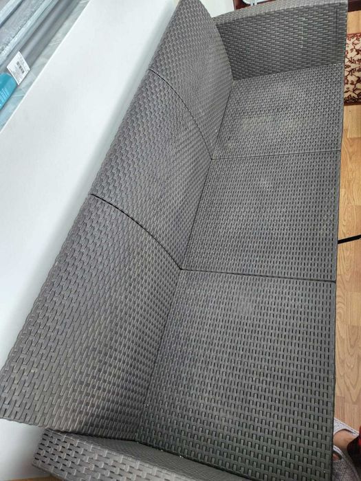 Продам садовый диван пластиковый б/у