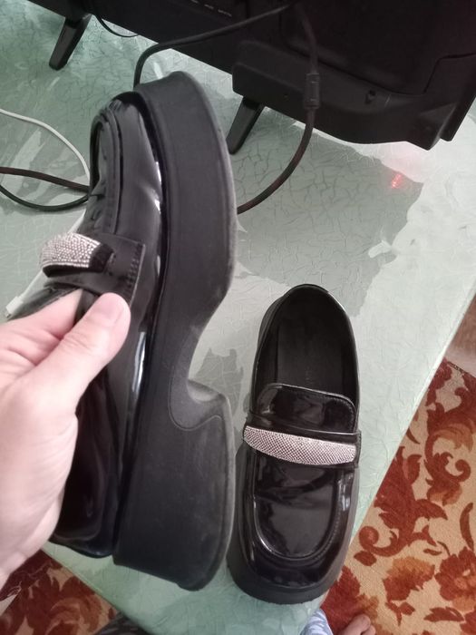 Продам лоферы женские 38р