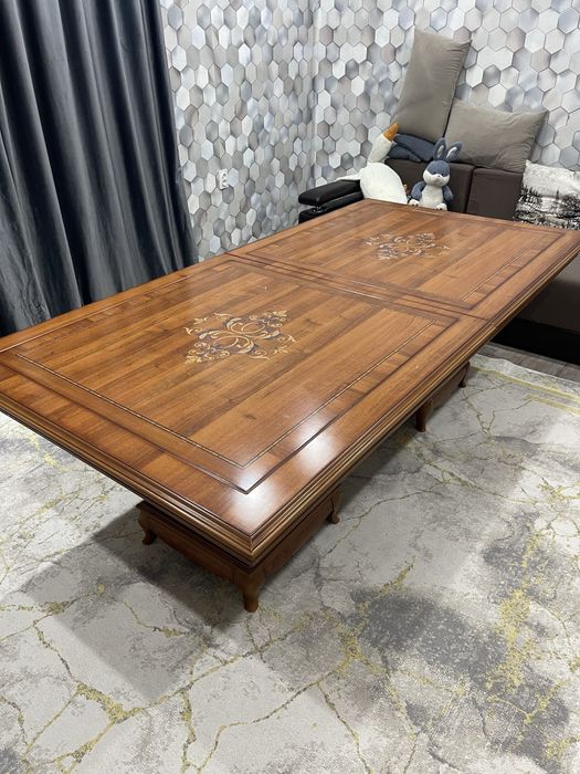 Стол в гостиную и сервант