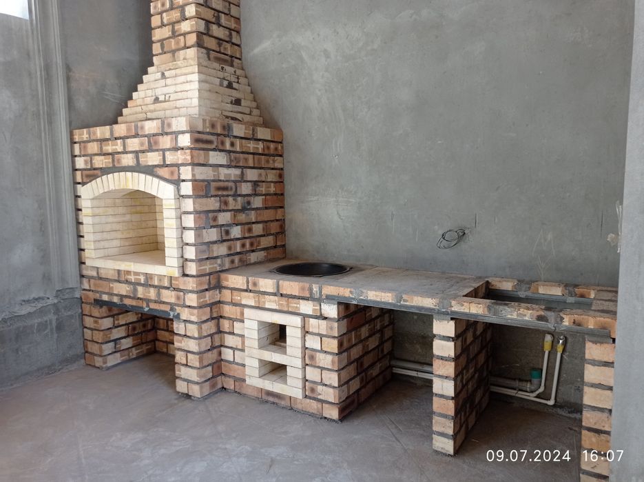 Летняя кухня Барбекю очаг камин пицца печь.