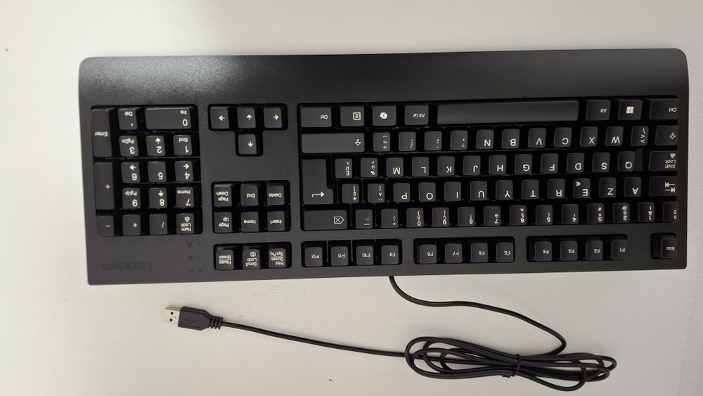 Tastatura vu mouse Lenovo, cu fir