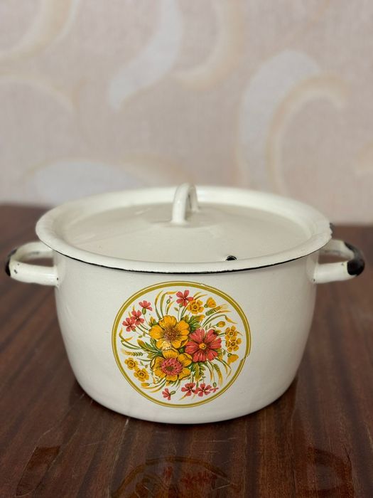 Продам эмалированные кастрюли