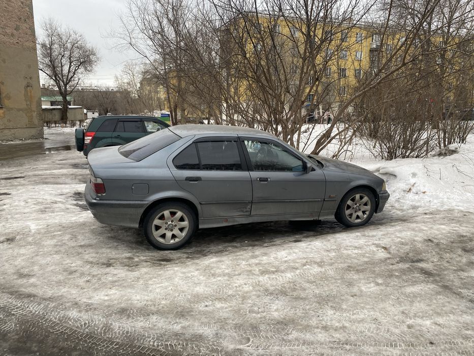 Продам зверя BMW 318 i